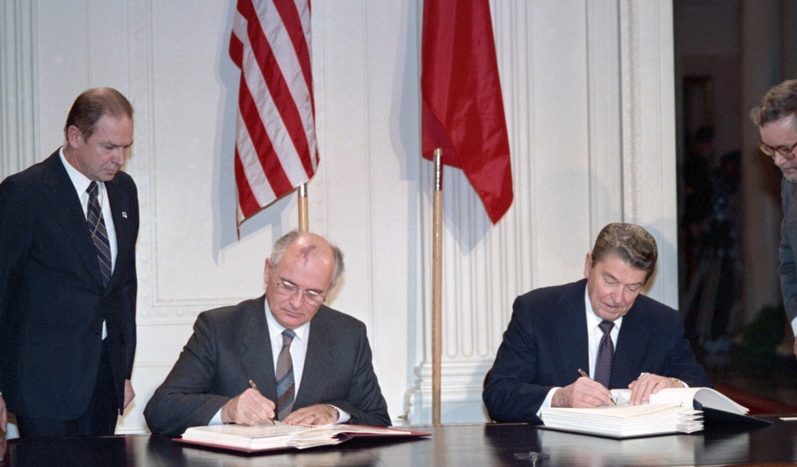 Михаил Горбачёв: путь к предательству идеалов социализма и своего народа открыт