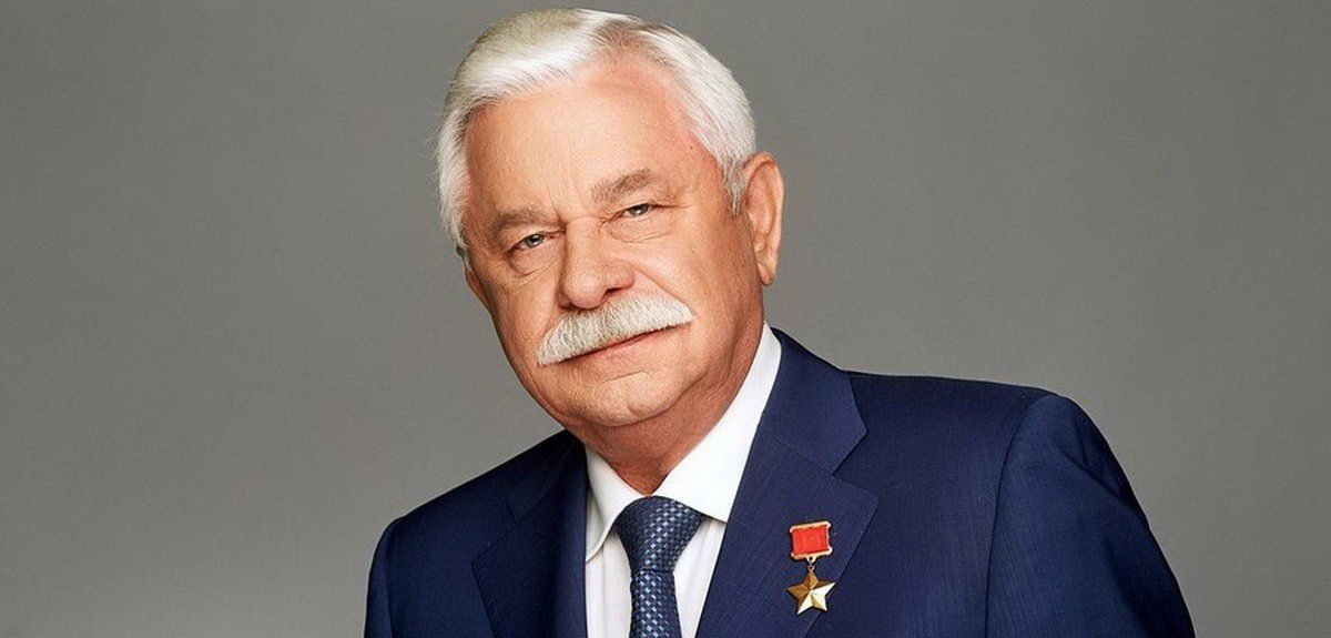 Герой Советского Союза генерал Александр Руцкой