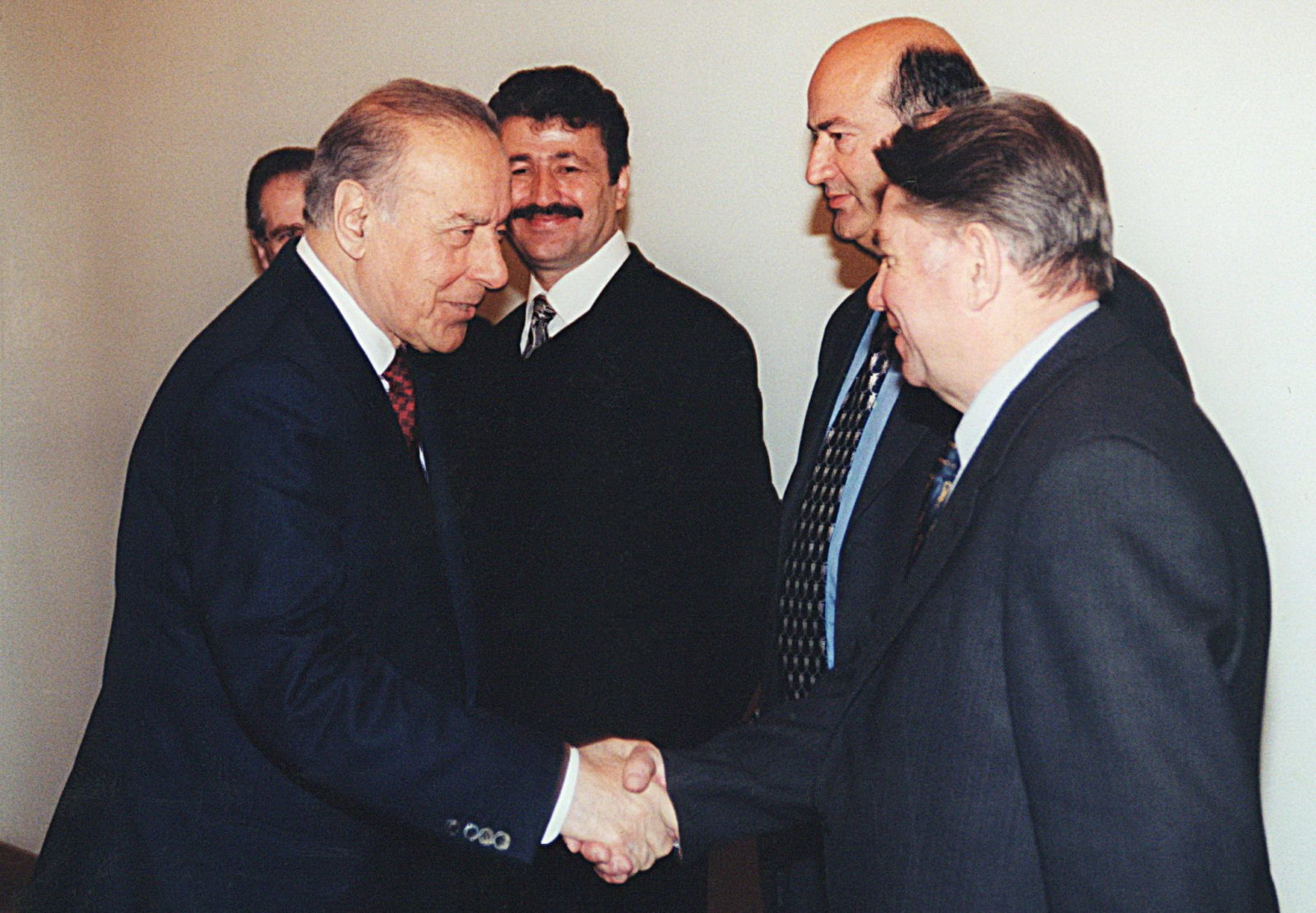 Встреча старых друзей: Гейдар Алиев, Александр Сухарев и другие