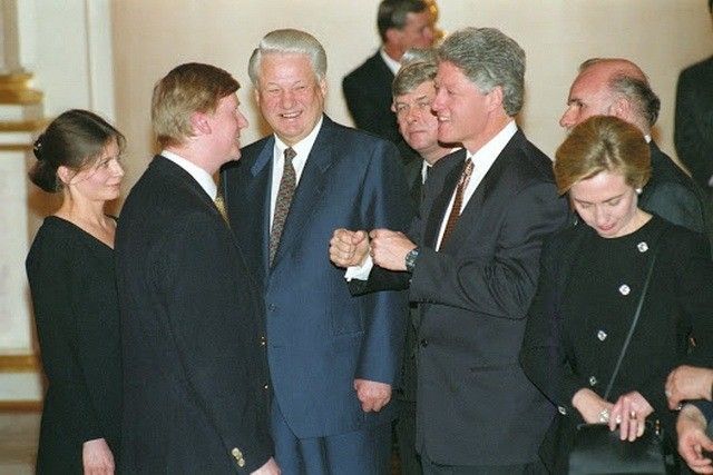 Лихие 90-е в России... Блин Клинтон, Борис Ельцин, Анатолий Чубайс и другие