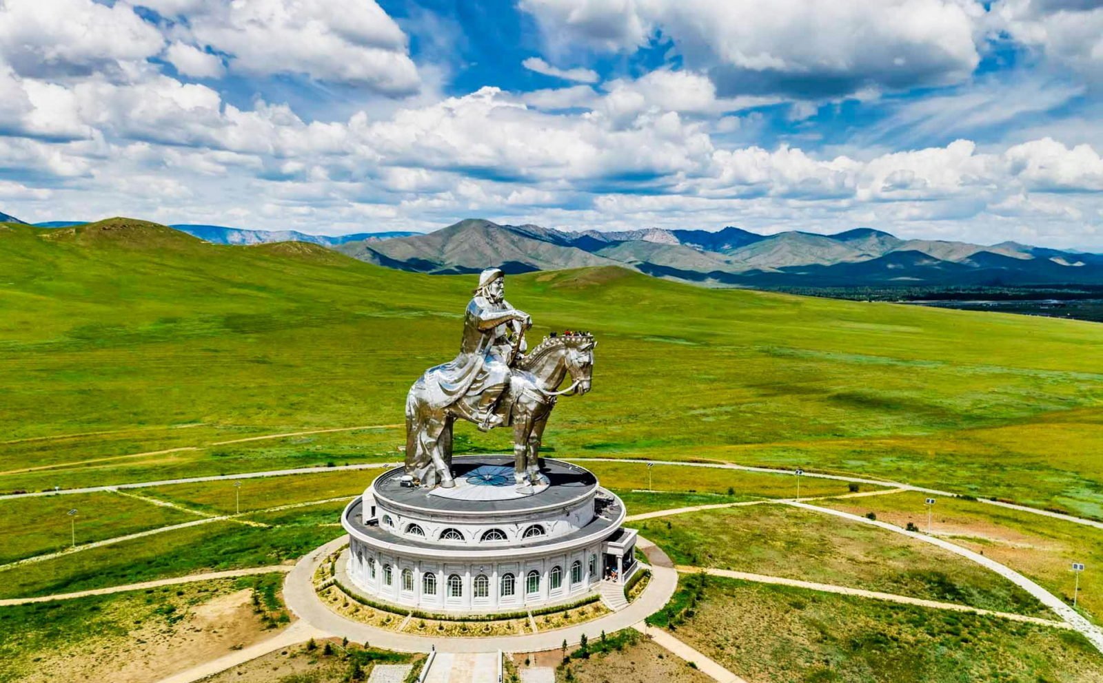 Чингисхан... Мемориальный комплекс: монумент Чингисхана