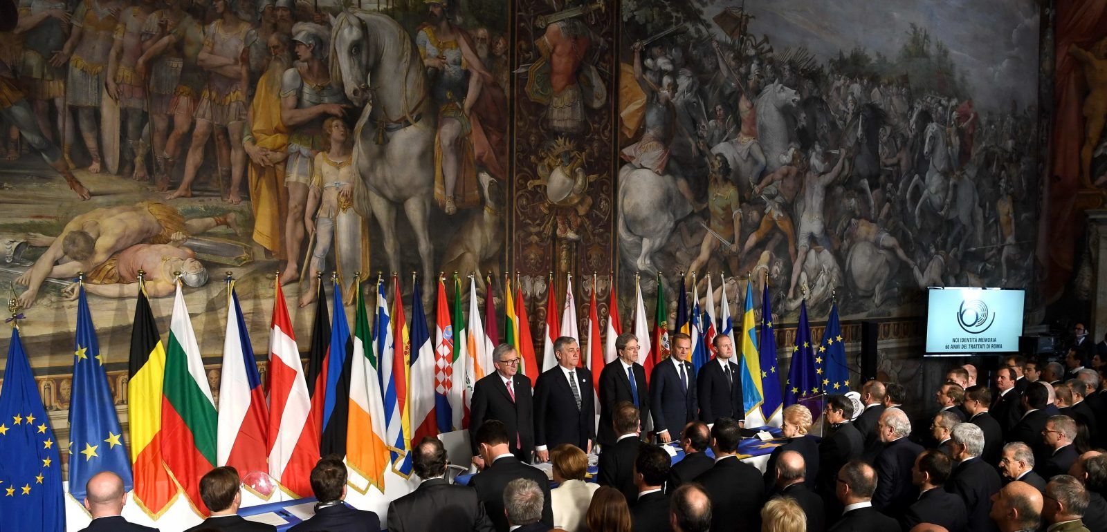 Единство США, Евросоюза и России... На каком-то этапе своего развития объединённая Европа должна будет избавиться от опеки США в сфере обеспечения континентальной безопасности, осуществляемой через механизмы НАТО