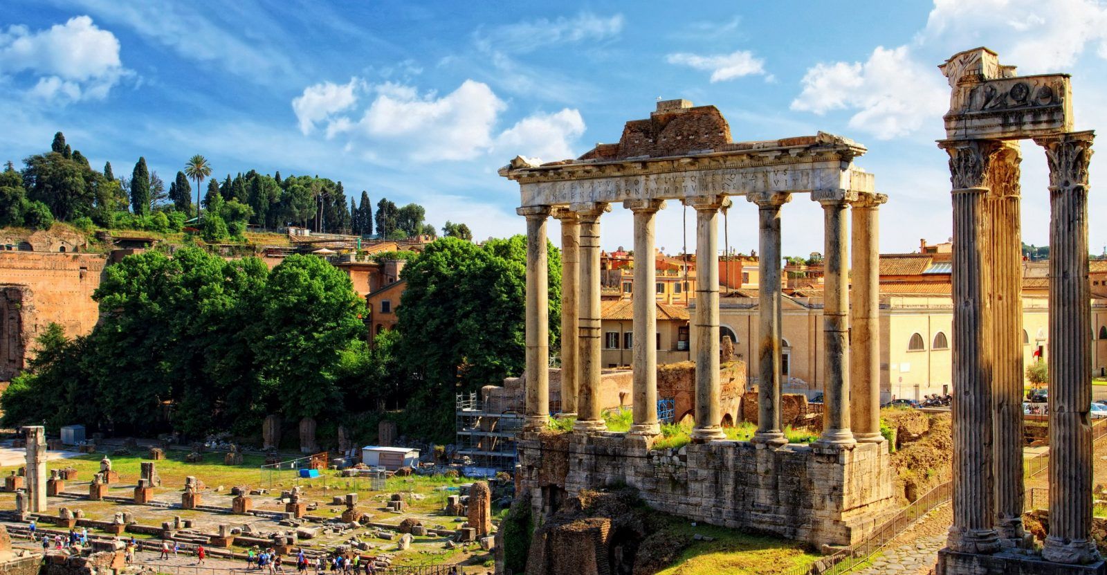 Римские колокола... Римский Форум — Форум в центре Древнего Рима, вместе с прилегающими зданиями. Первоначально на нём размещался рынок, позже он включил в себя комиций, курию, и приобрёл политические функции…