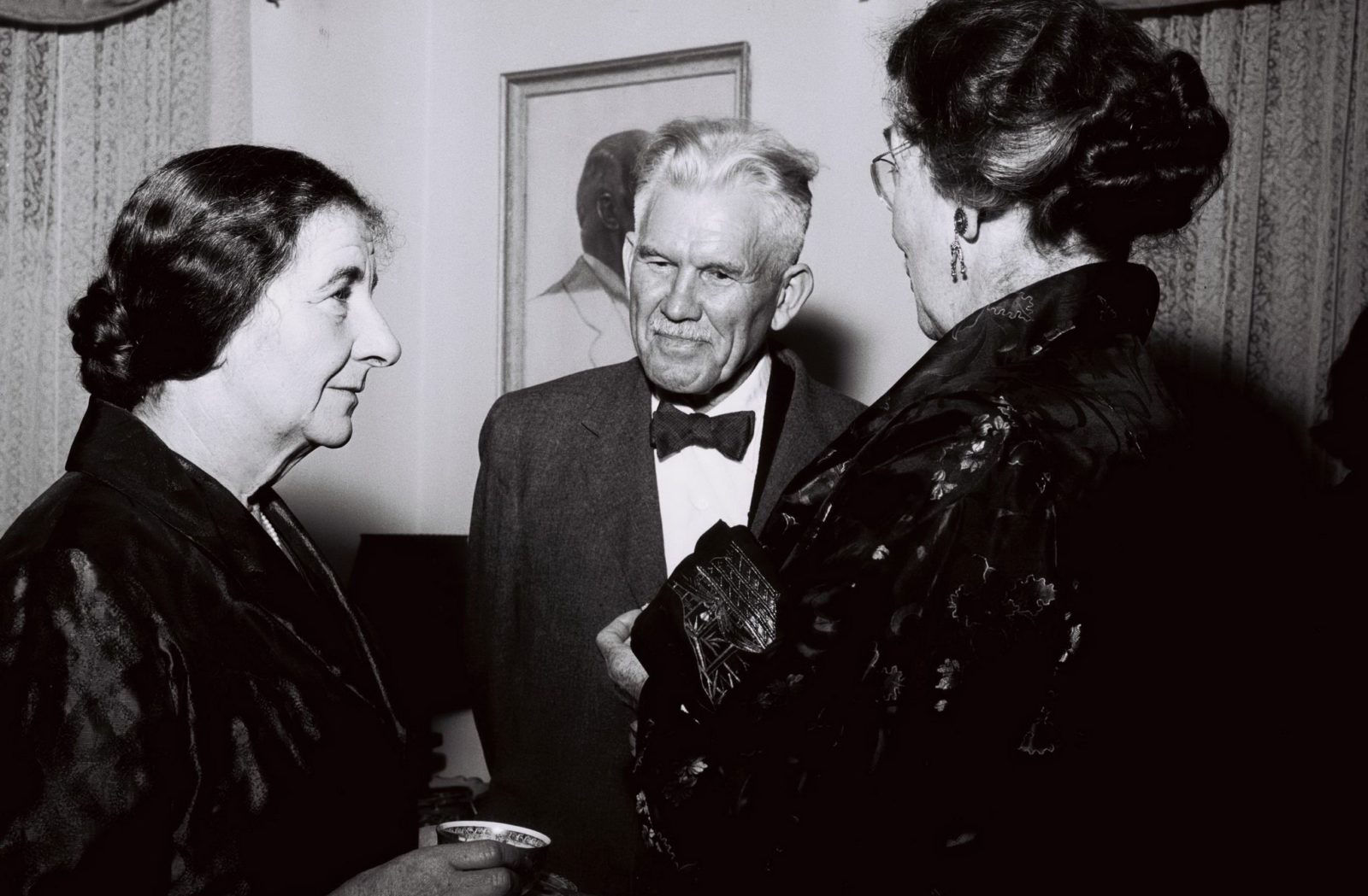 Голда Меир встречается с защитником почвы Уолтером Клэем Лоудермилк и его женой Инес Маркс Лоудермилк в Иерусалиме 