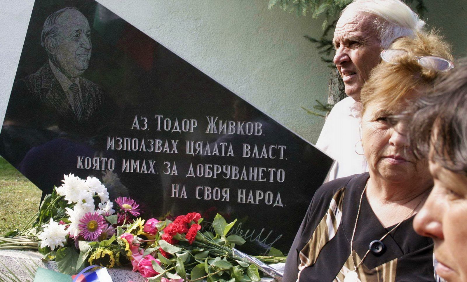 Время собирать камни... Памятник Тодору Живкову
