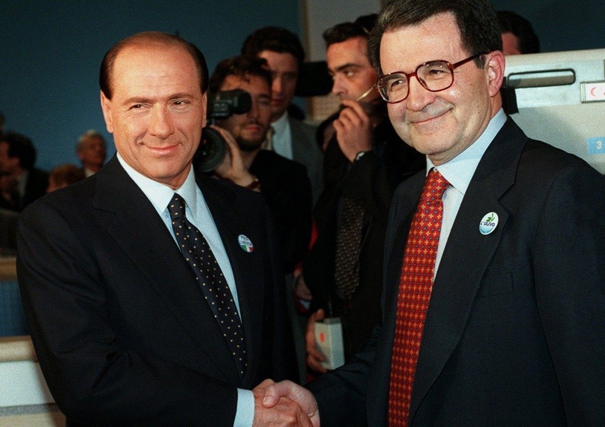Романо Проди — итальянский левоцентристский политик, премьер-министр Италии (1996-1998, 2006-2008). Между двумя премьерствами был президентом Еврокомиссии (1999-2004). Занимал должность спецпосланника Генерального секретаря ООН по региону Сахеля. С 2008 года почётный доктор МГИМО...