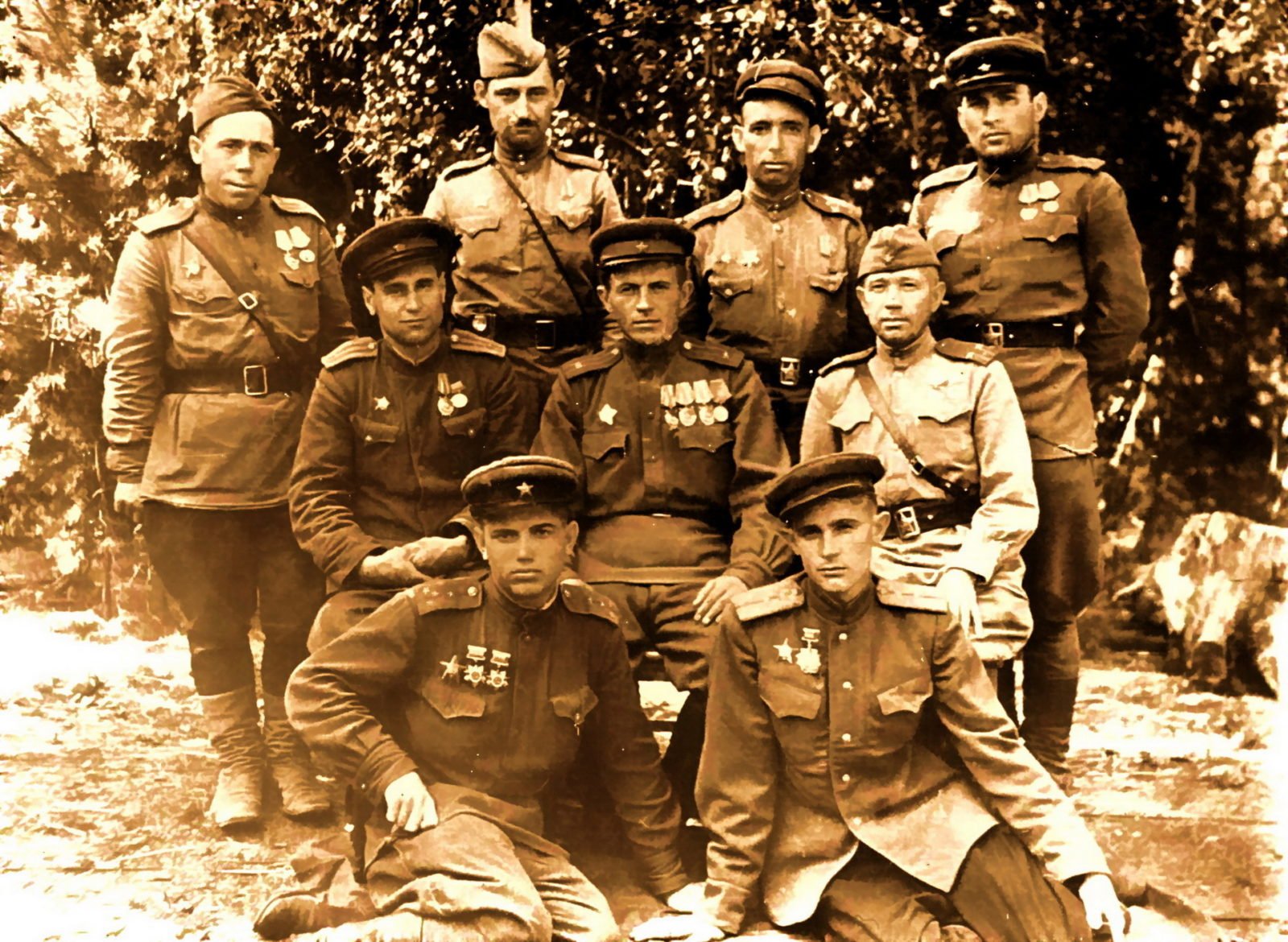 Александр Сухарев и его фронтовые товарищи и друзья