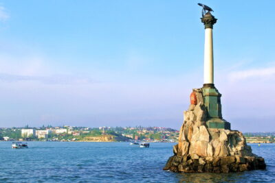 Крым, Севастополь - Памятник затопленным кораблям